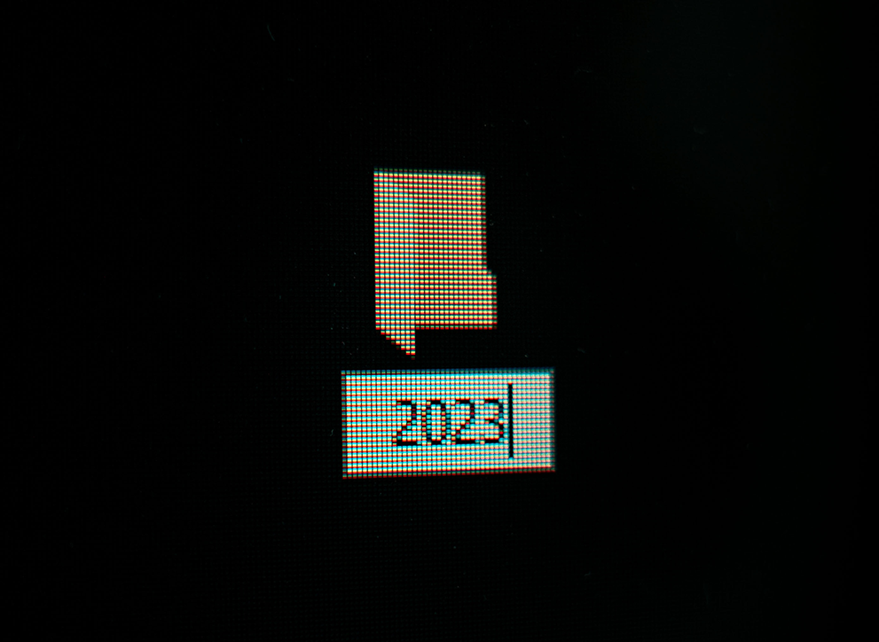 Black computer screen showing a folder icon, with the numbers 2023 being typed out below.